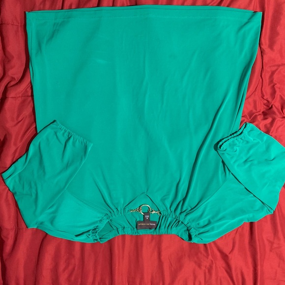 Teal/green top - Picture 2 of 2